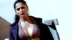 Anushka Shetty uncensored clevage show from tamil movie singam[HD]